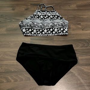 White and black bikini top and bottom